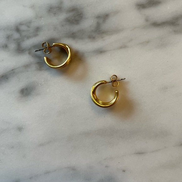 Madewell crossover huggie earrings - Picture 2 of 4